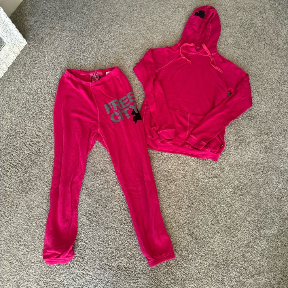 Free city sweat set